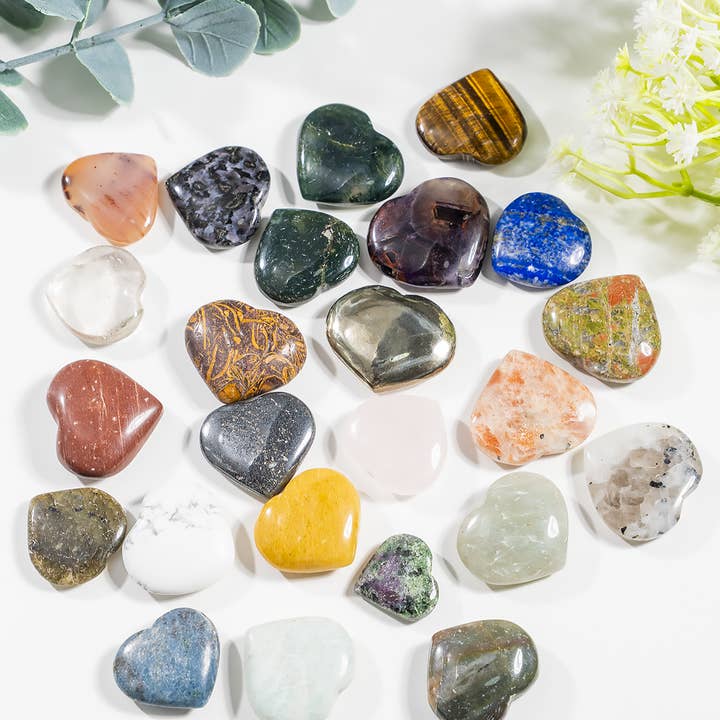 Mini cœurs bombés en cristal de pierre précieuse — 1 pouce pour la vente par Soothing Crystals