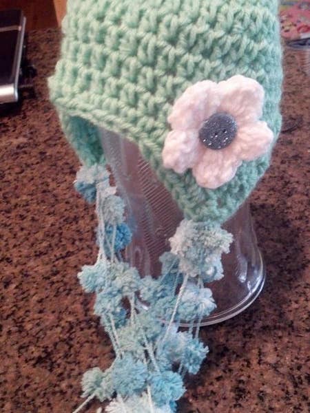 Pompadoodle hæklet hat for engroshandel hos Mad Hatter Farm