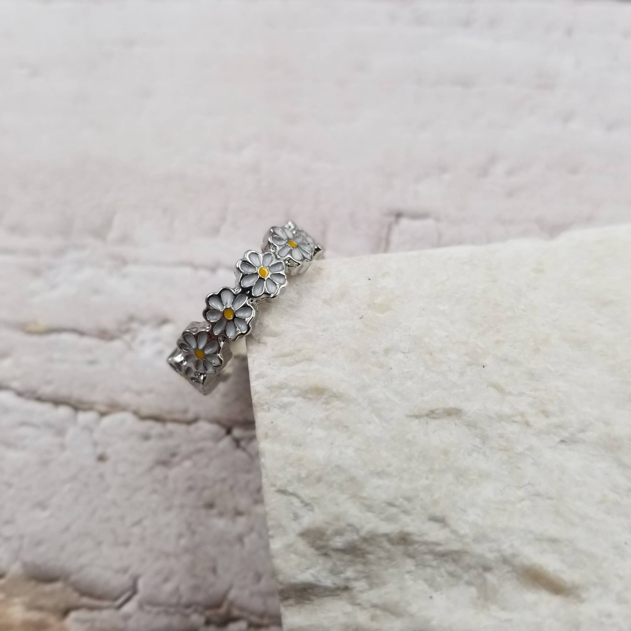 Treasure Wholesale - Wholesale Multi-Stone Ring - Silver Daisy Ring2