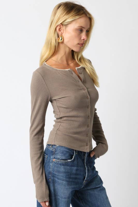 Olivaceous – Engroshandel Skjorte med buttondown – til kvinder – Saige Knap Top12