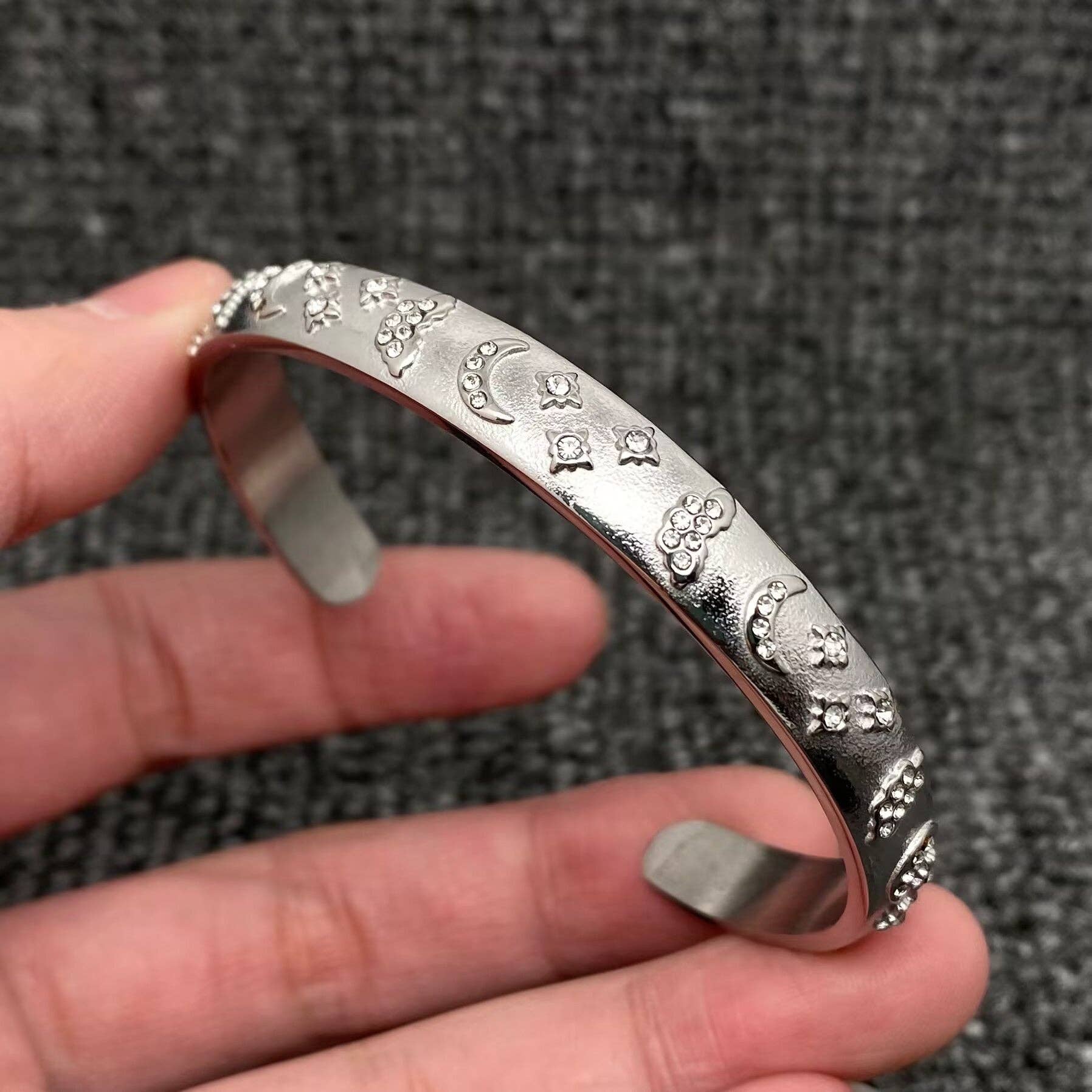 Mio Queena - Vendita all'ingrosso Bracciale a polsino - Bracciale rigido stile tarocchi in acciaio inox placcato oro 18K - FGS/MS31