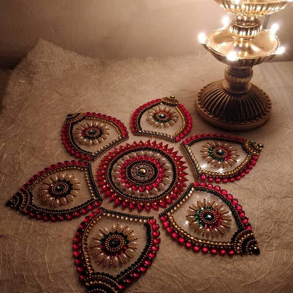 Rangoli en forme de pétale 2 pour la vente par Nawras