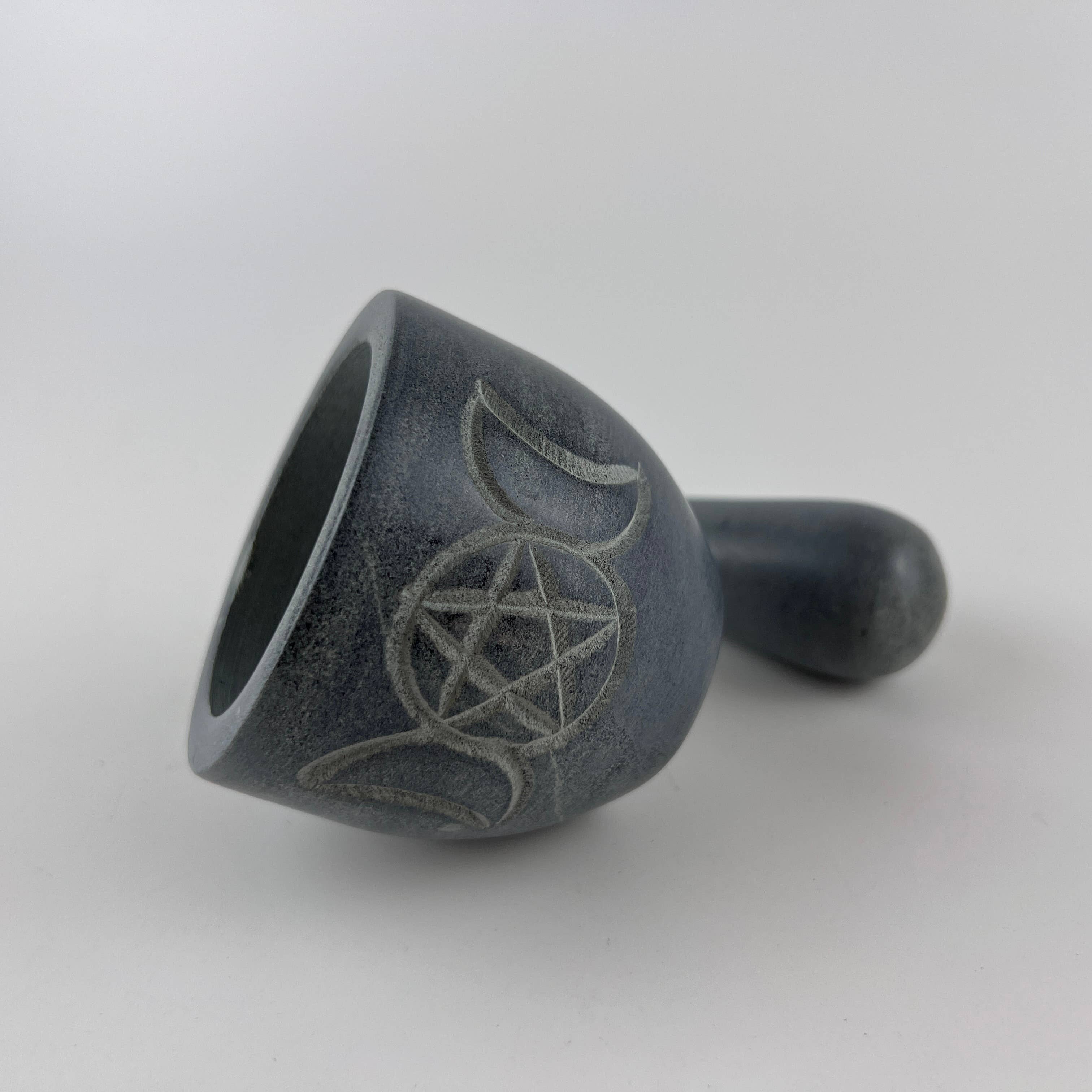 GREENROOTS USA LLC - Vente Mortiers et pilons - Mortier et pilon en stéatite sculptés Triple Moon Pentagram 2,75 pouces15