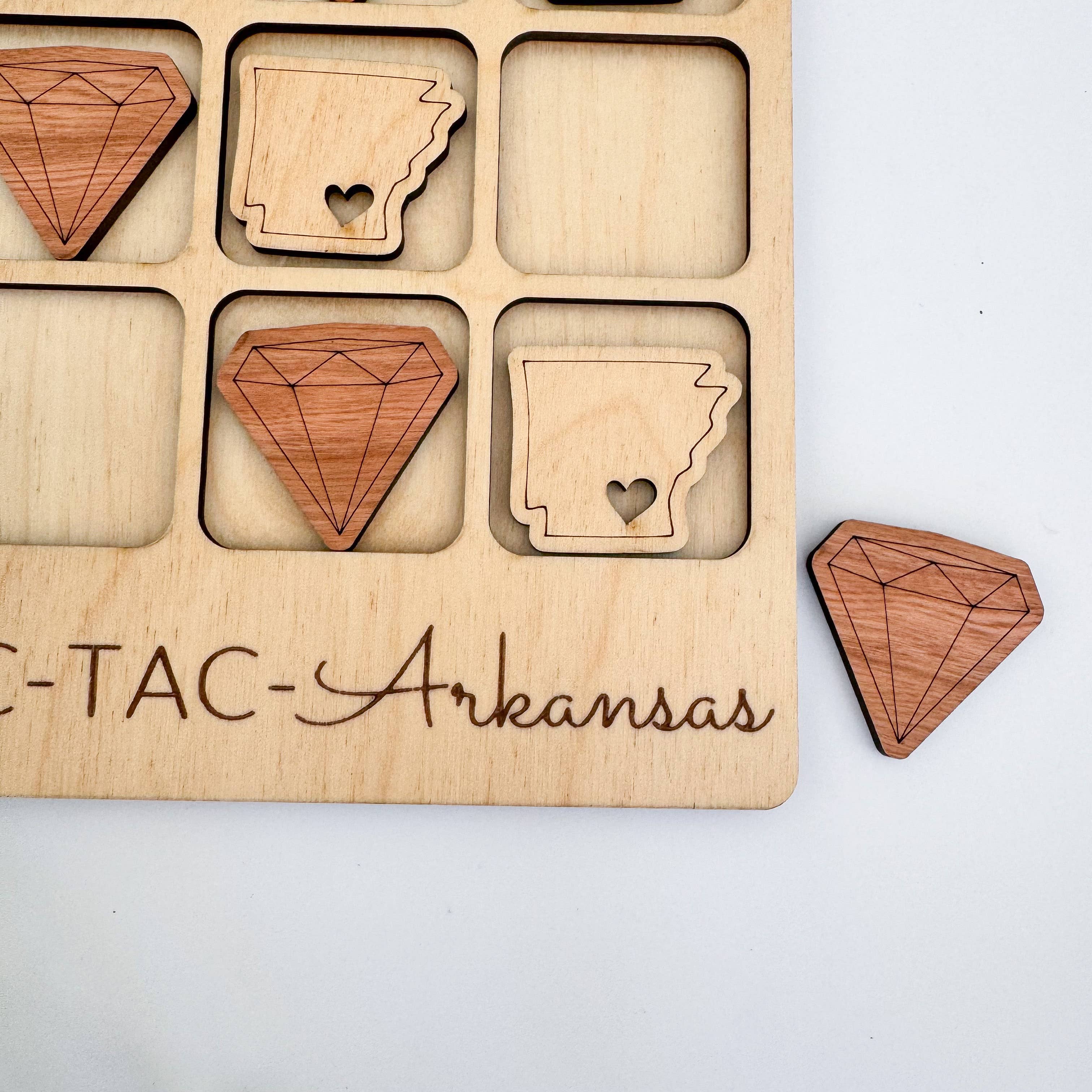 Birch House Games & Gifts - Vendita all'ingrosso Giochi da tavolo - Arkansas State Gift - Gioco AR Tic-Tac-Toe - Personalizzabile4