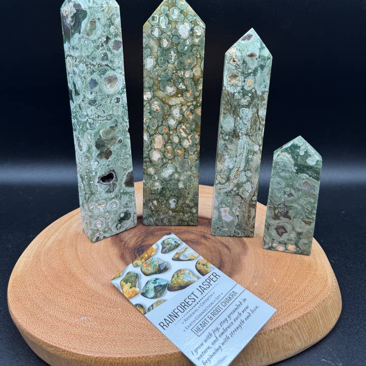 Lot de 4 tours en jaspe rainforest rhyolite H22 pour la vente par The 7 Directions