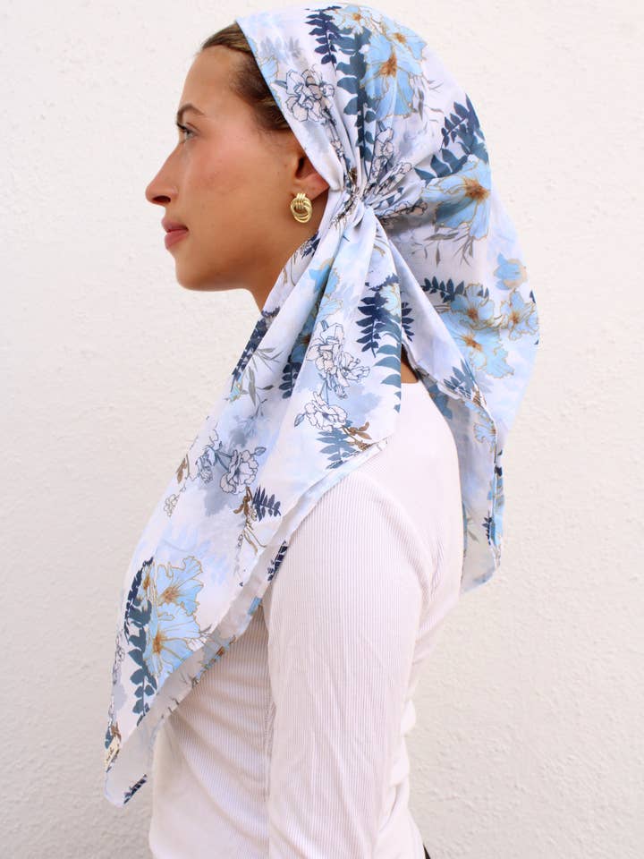 SB VERSATILE PRETIED Blue Haze Florals (CON VELVET GRIP) per la vendita all'ingrosso da parte di The Scarf Bar