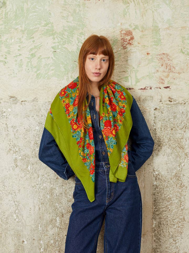 Portuguese scarf with olive green flowers for wholesale by Eturel Madrid