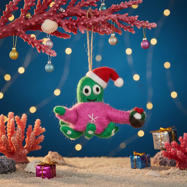 Décoration de poulpe de Noël Timmy Tentaclaus en feutre faite à la main pour la vente par Felt So Good