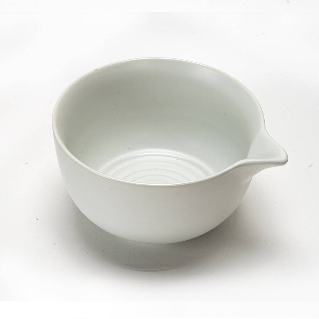 Urban Tokyo - Wholesale Bowl - 10oz Matcha Latte Bowl With Spout White Matte (1/36)2
