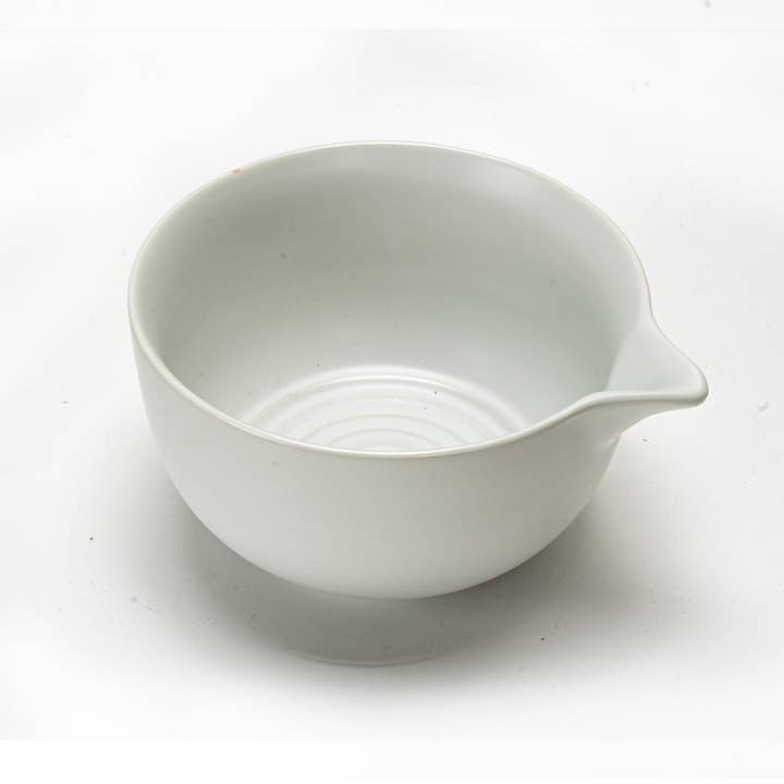 Urban Tokyo - Wholesale Bowl - 10oz Matcha Latte Bowl With Spout White Matte (1/36)2