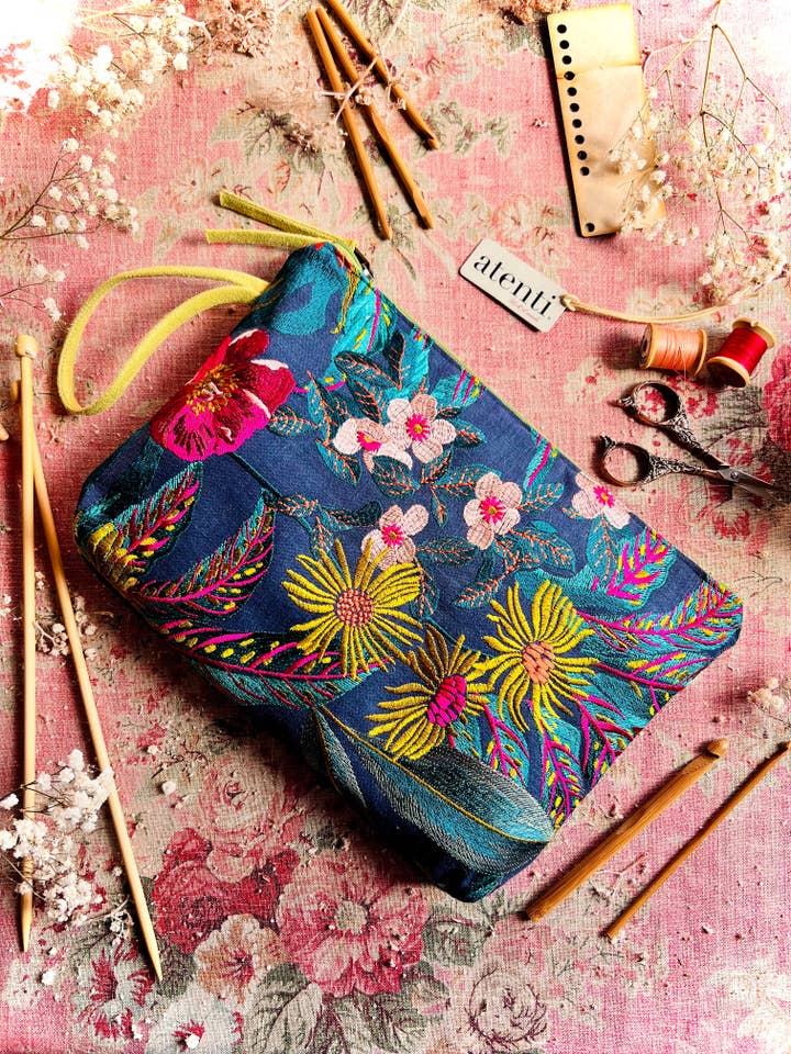 Flora Grand Pouch for wholesale by Atenti