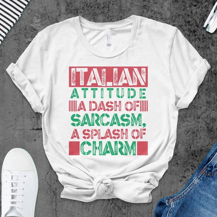 Italiensk Attitude Sarcasm Charm Quote T-shirt, Funny Italy Pride Tee, Sarkastisk italiensk arvsgave, Casual Typografiskjorte for engroshandel hos FreakyTeeFactory