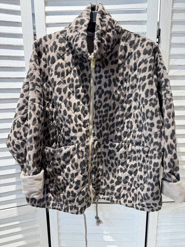 Biege Zip-up jacket with 3/4 sleeves for wholesale on Faire3