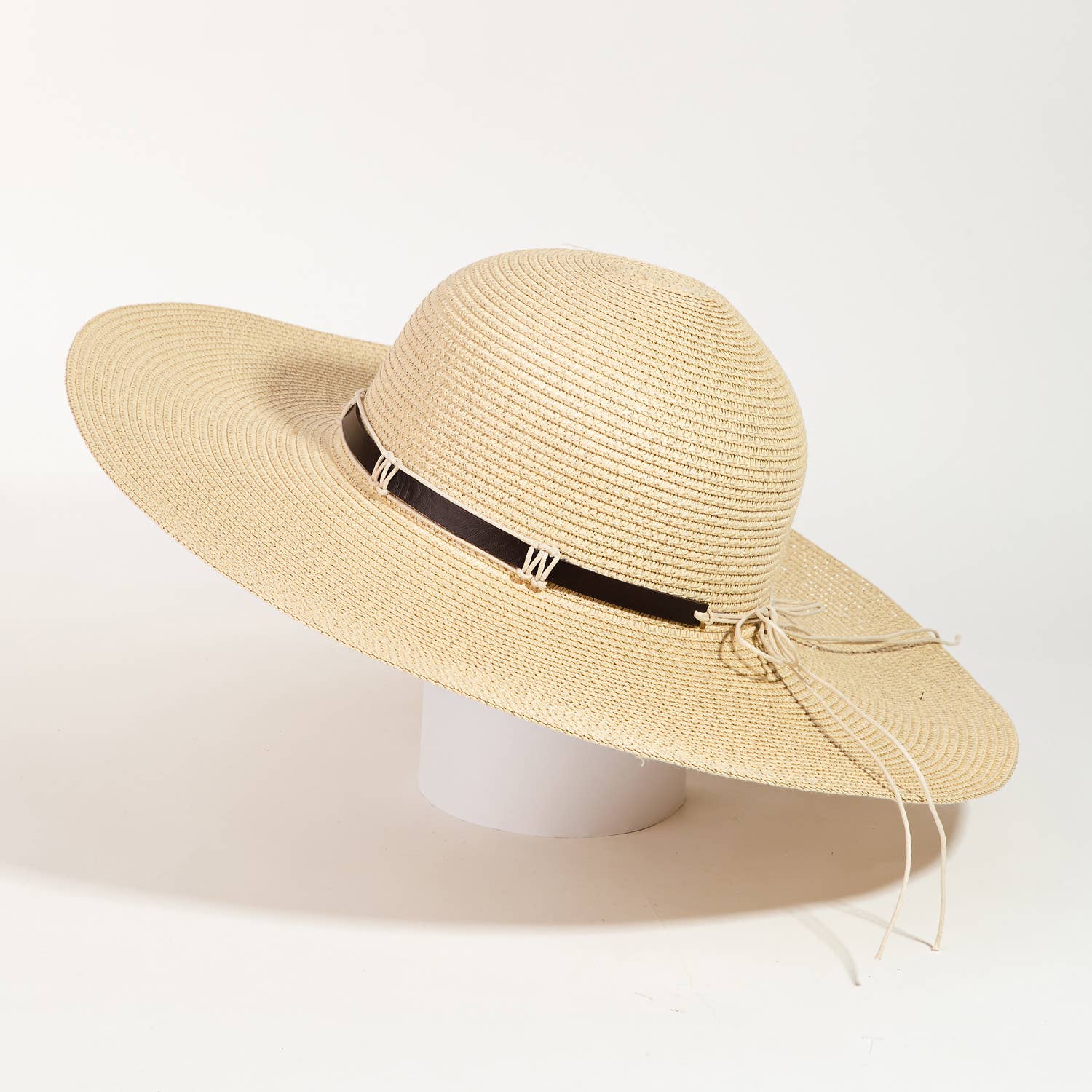 Collections by Fame Accessories - Venta al por mayor Sombrero de paja - Mujer - Sombrero para el sol de paja con tira de cuerda4