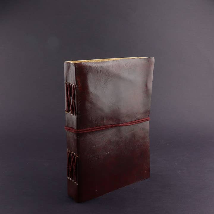 Tribal Trade GmbH – wholesale Sketchbook/sketchpad – Premium brown leather notebook 17.5x12.5x2.5cm