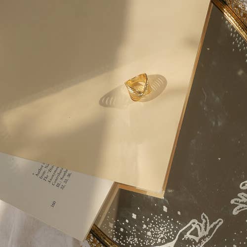 La bague Kairos pour la vente par Milk and Rose