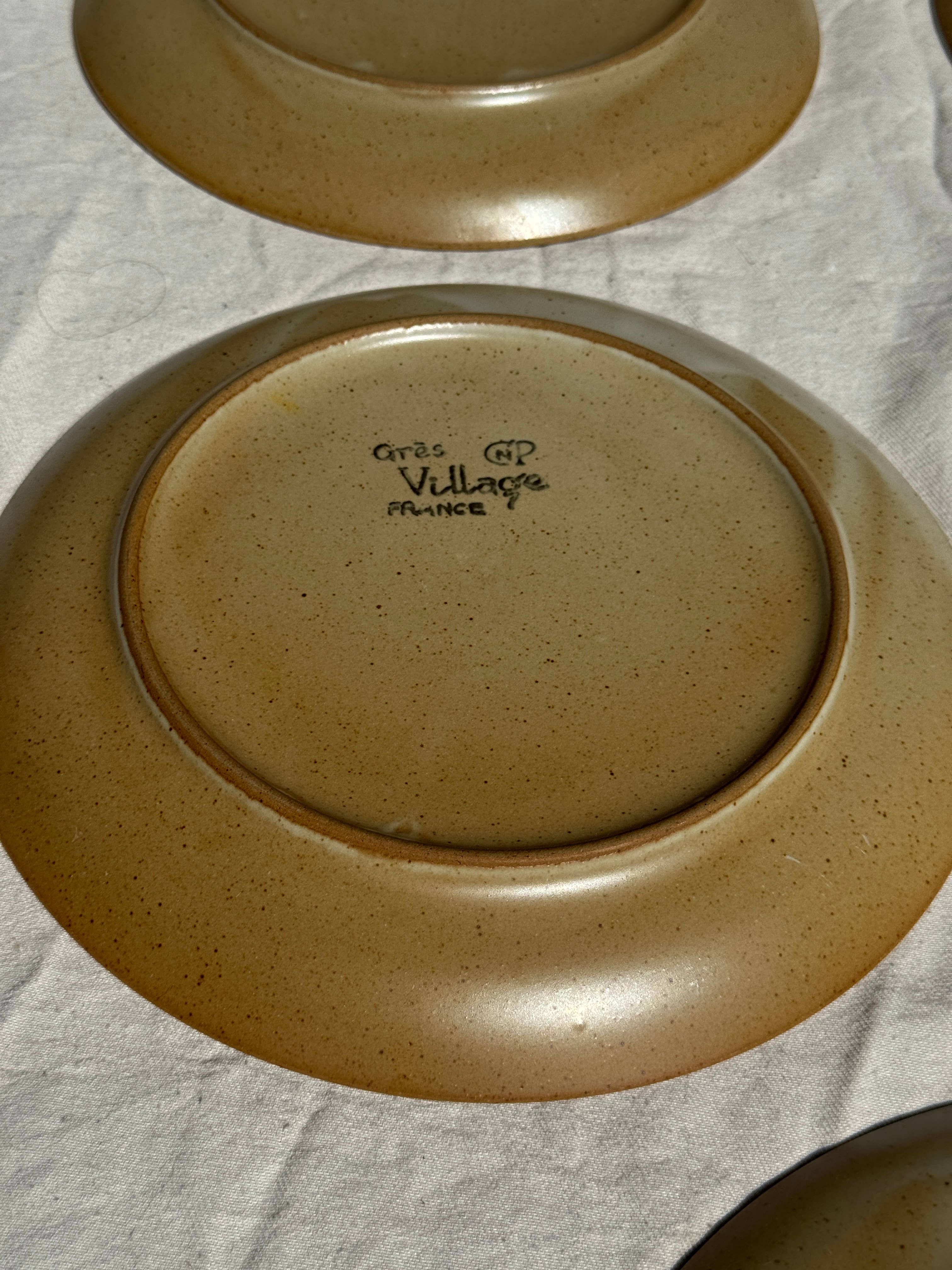 Office Objets - Wholesale Dinner Plate - Set of 6 stoneware plates Village France D2441