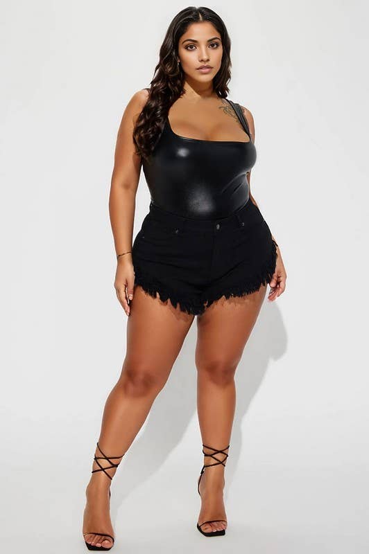 5besties inc – Engroshandel Bodysuit - Dame – Bodystocking med firkantet halsudskæring i kunstlæder - Plusstørrelse2