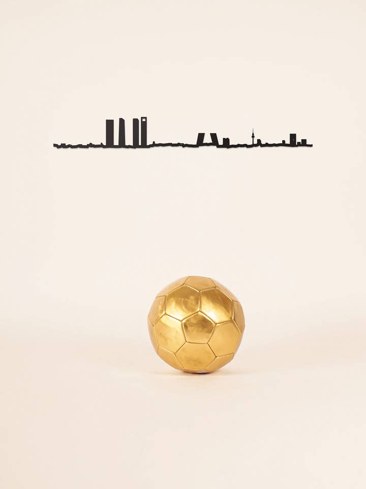 Väggdekor – Madrids siluett i svart (50 cm) för wholesale av The Line