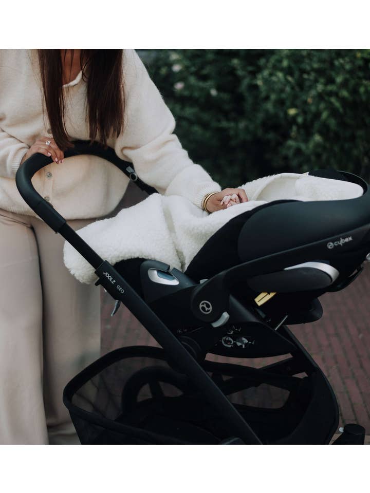 Kico Label - Wholesale Swaddle - Baby - Swaddle blanket with maxi-cosi openings4