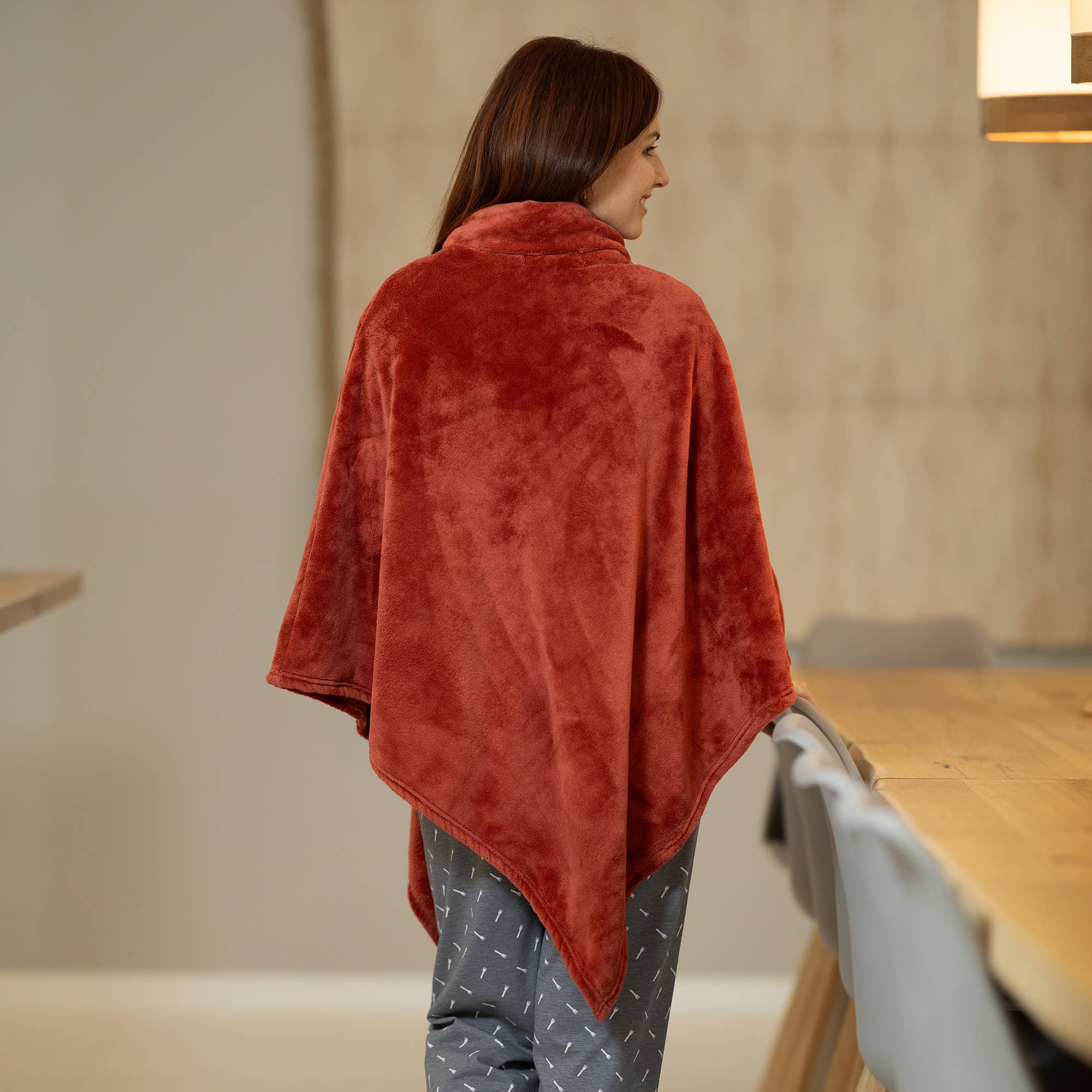 Jusqu'au Lever du jour – Engroshandel Poncho - Dame – Fleece indendørs ponchoer6