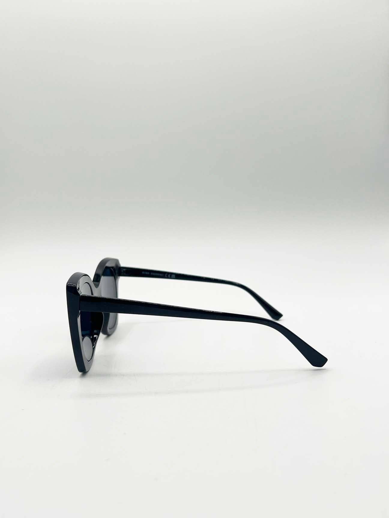 Oversized Round Cat-Eye Sunglasses in Black for wholesale on Faire1