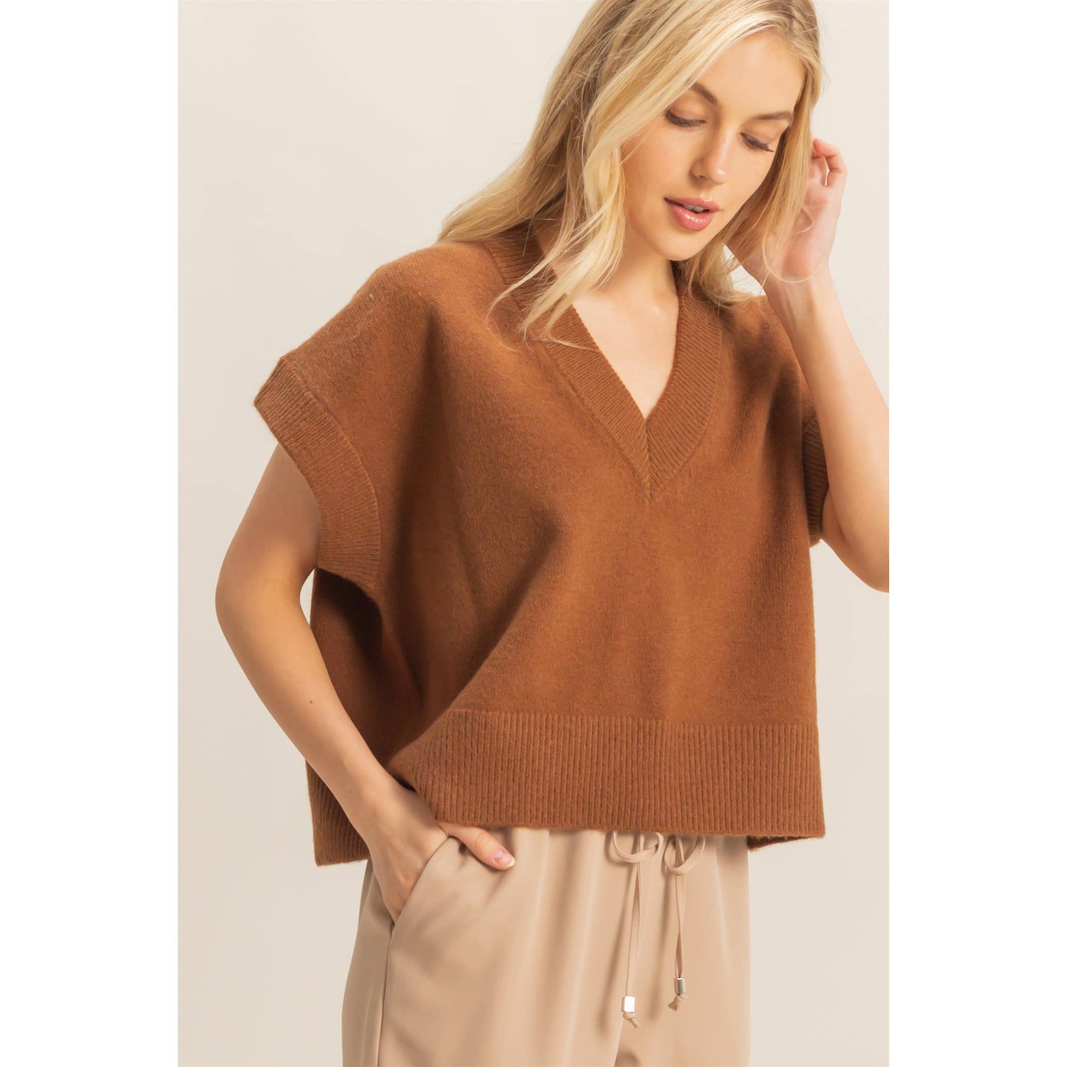 HYFVE – wholesale Sleeveless sweatshirts – Women′s – Oversized V-Neck Sweater Vest3