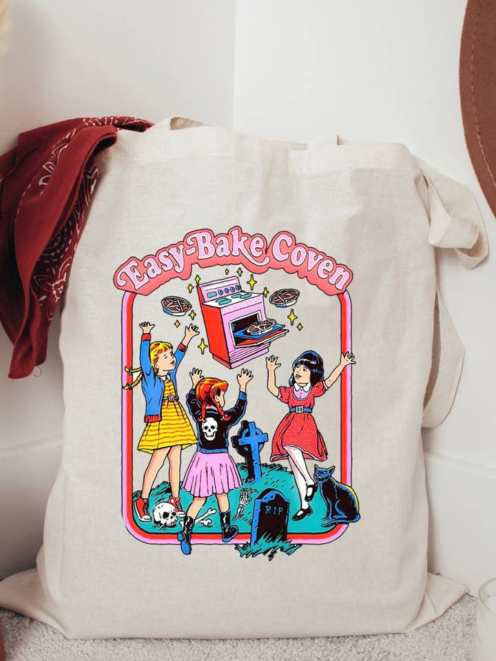 Easy-Bake Coven Tote för wholesale av Shop Alloe | Print & Media Co.