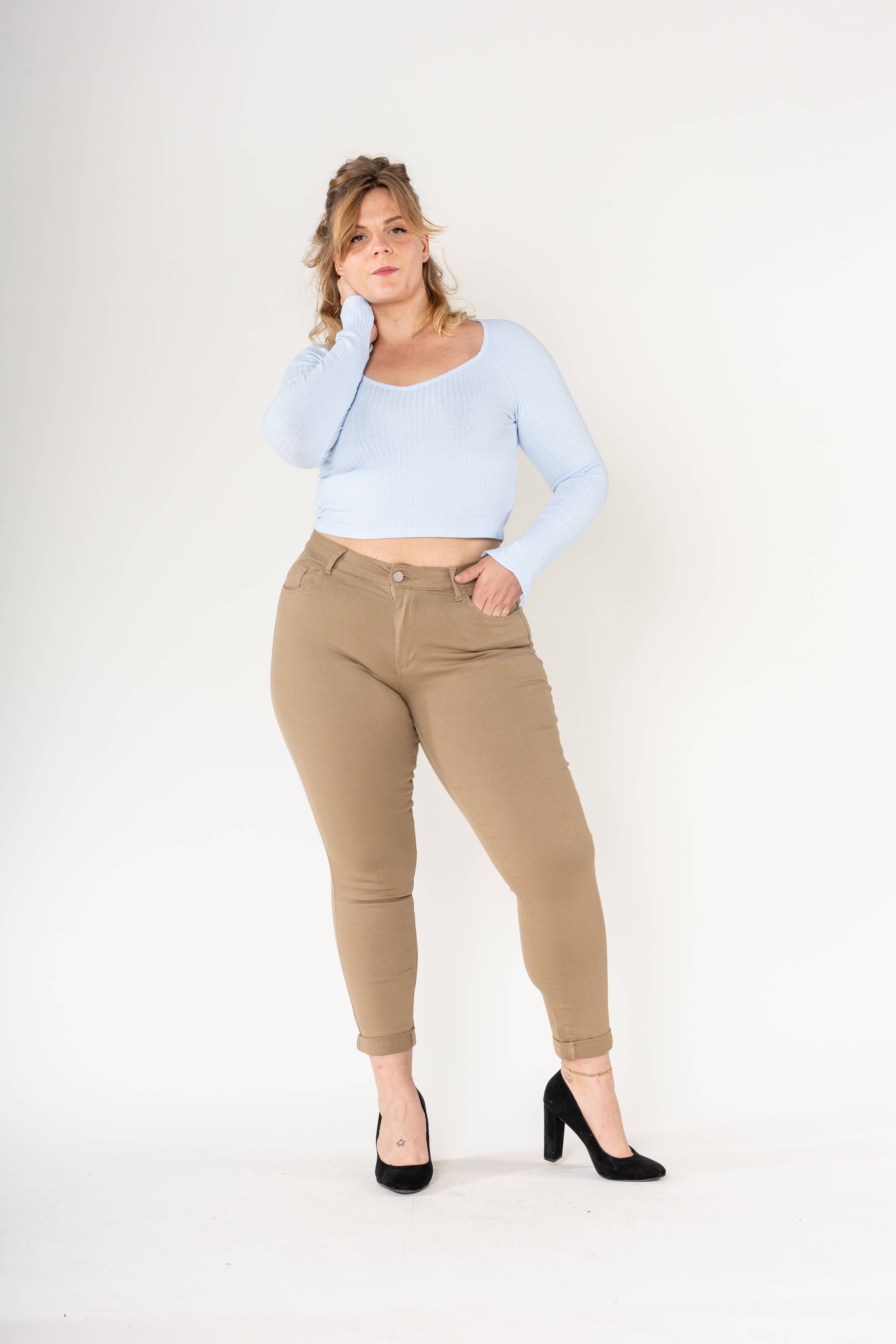 Nina Carter – Calças - Mulher por atacado – Tamanho Plus Curve Plus Tamanho Voltar ao Pescoço P199115