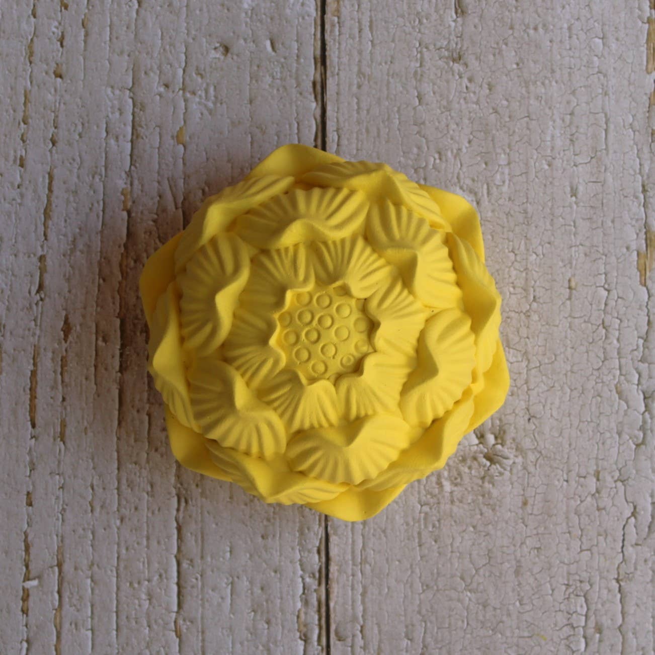 44 - Quarenta44Quatro - Wholesale Decorative Tabletop Object - Flor de Lótus de Gesso0