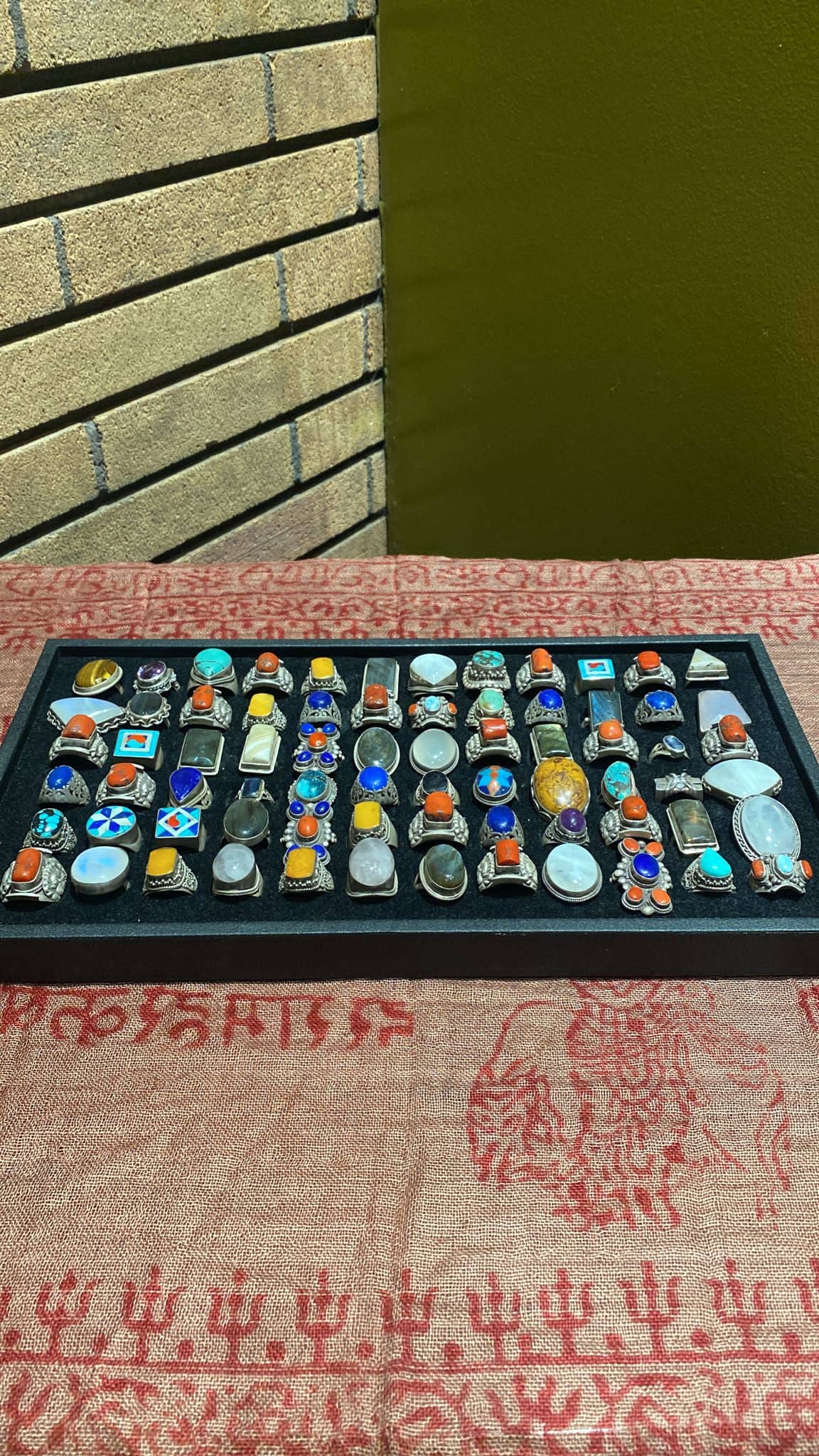 Katmandu Trading Co. – Großhandel Cocktail-/Statement-Ring – Ring aus Sterlingsilber mit verschiedenen Halbedelsteinen (XXL)0