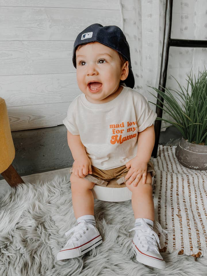 Salt + Salvation Threads – Engroshandel T-shirt med serigrafitryk – til børn – T-shirt med 'Mad Love for Mama' til drenge2