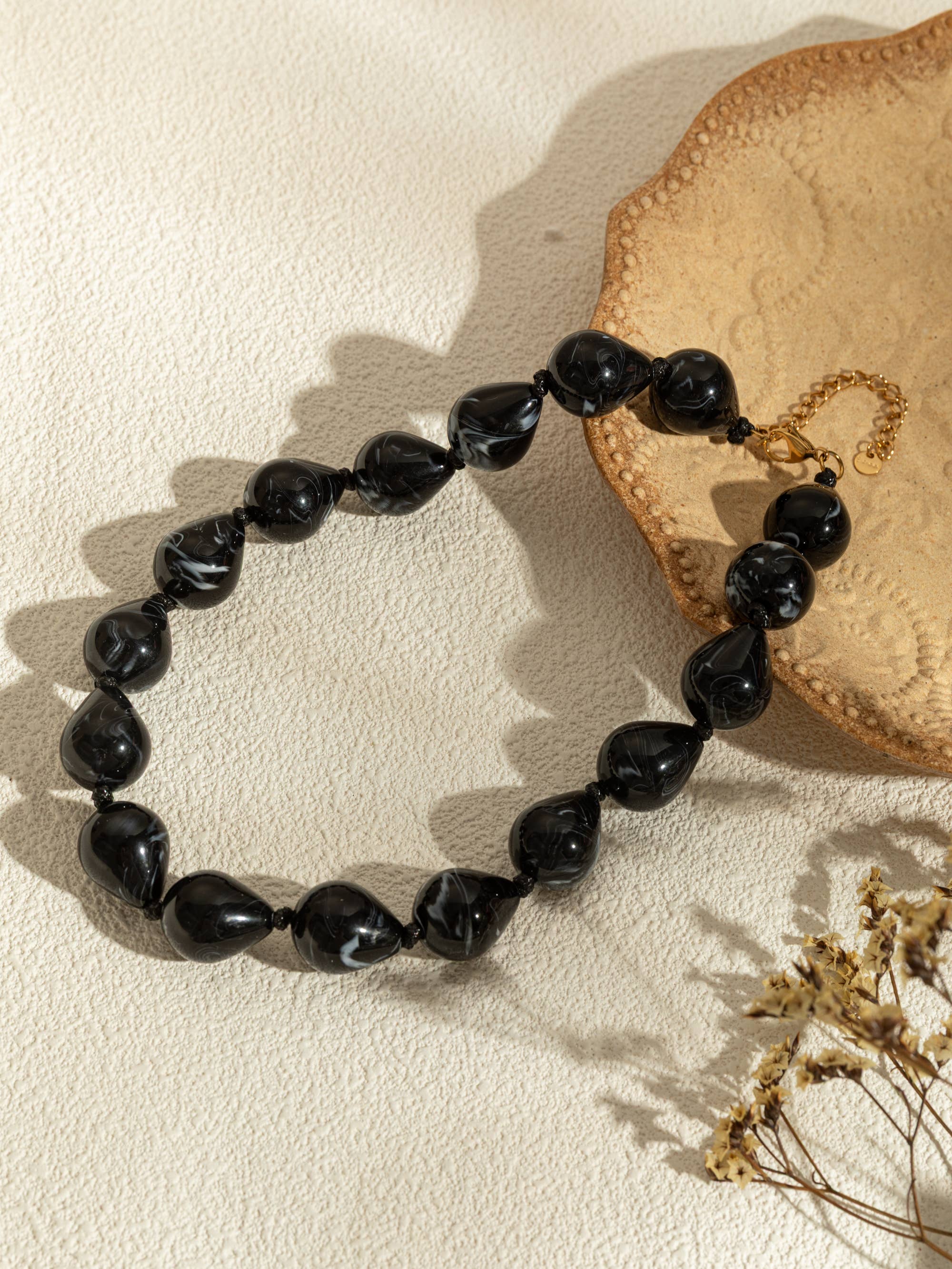 COSMOS – wholesale Beaded/pearl necklace – Colorful resin drop necklaces with chic gold-plated steel chain0