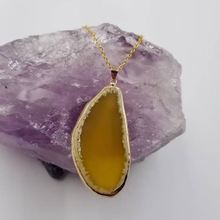 magnolia jewelry - Wholesale Pendant/Charm Necklace - Natural Stone Flat Bezel Gem Necklace1