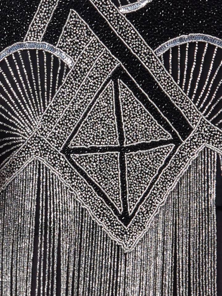 prata preta Vestido Fringe Jade em Prata Preto para venda a revendedores na Faire3