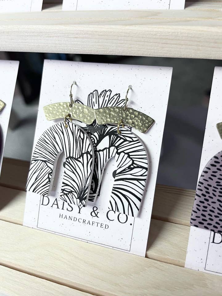 Kayli-Black Waves para venta al por mayor de Daisy & Company