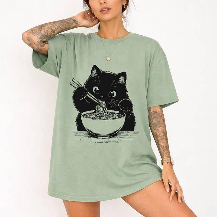 Comfort Colors - Kat Eet Noedels T-Shirt, Grappig T-shirt voor wholesale door Printliss