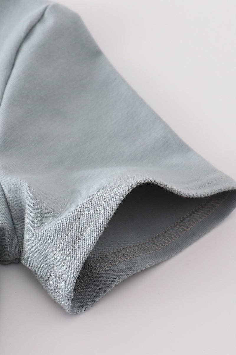 Aspen Rain Boutique - Wholesale T-shirt - Kinderen - Blauwe hij is opgestaan borduurtop2