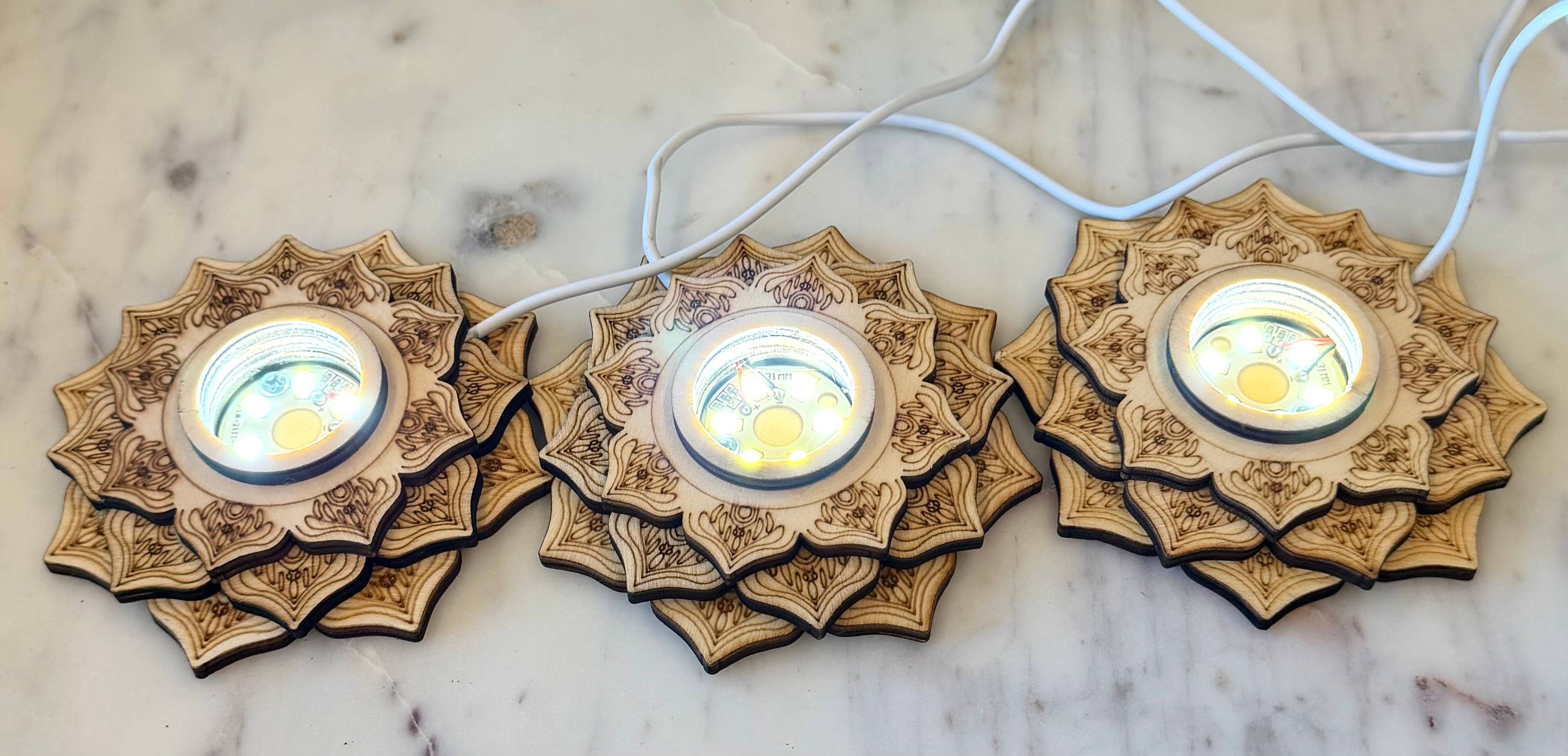 KayleeNYC - Wholesale Decorative Tabletop Object - USB powered Wooden LED light stand 10cm1