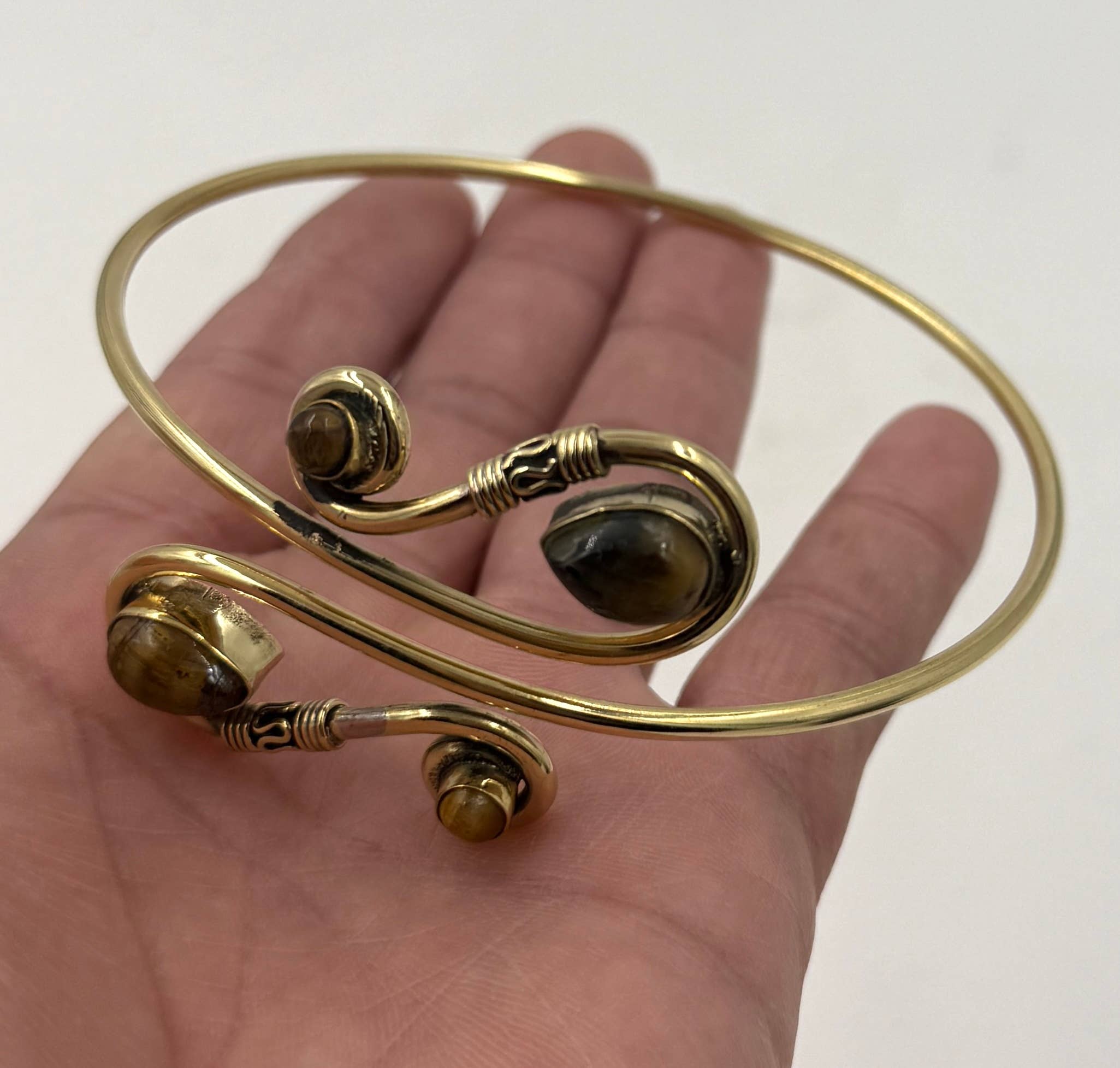 Lungta Imports – Engroshandel Manchetarmbånd – Håndlavet armcuff-armbånd med sten2