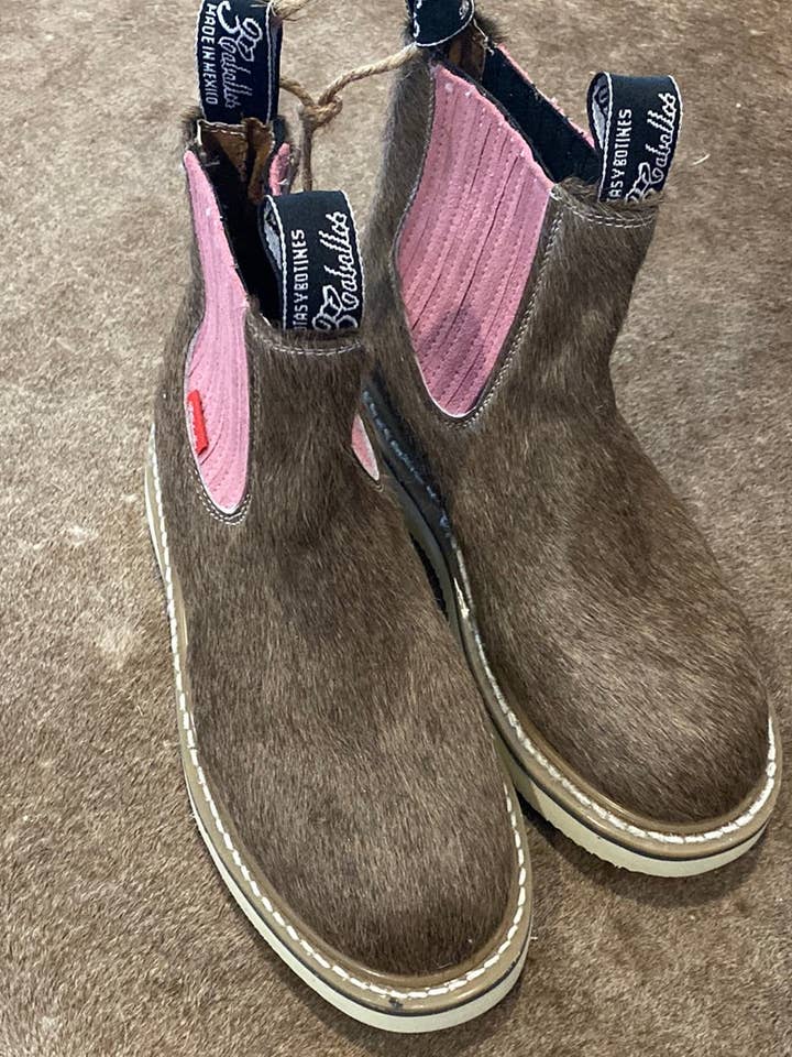 Size 6 Cake Pink x Cowhide Lechera for wholesale by Rancherr Boots