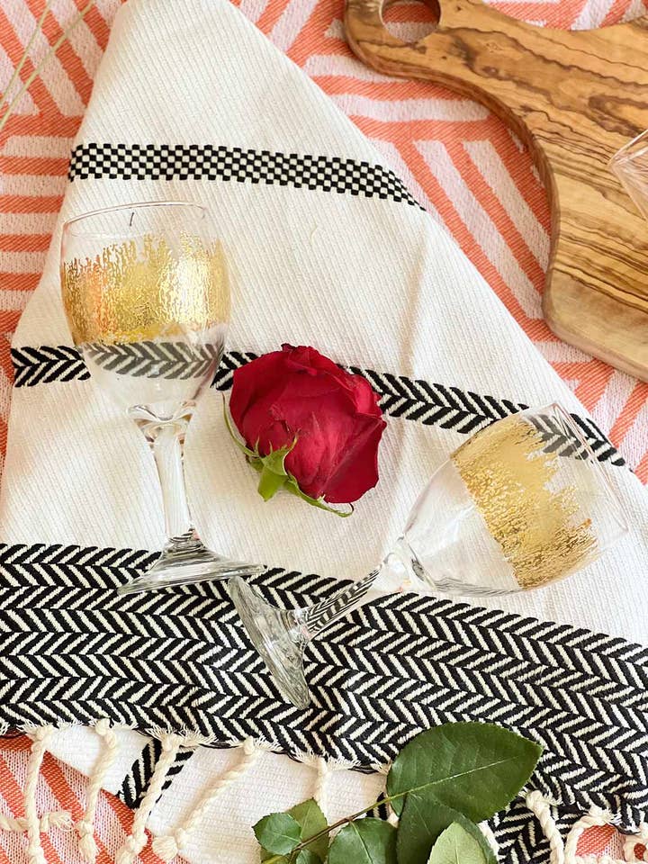 Set di 6 bicchieri da vino con motivo fiamma in oro trasparente per la vendita all'ingrosso da parte di Scents and Feel