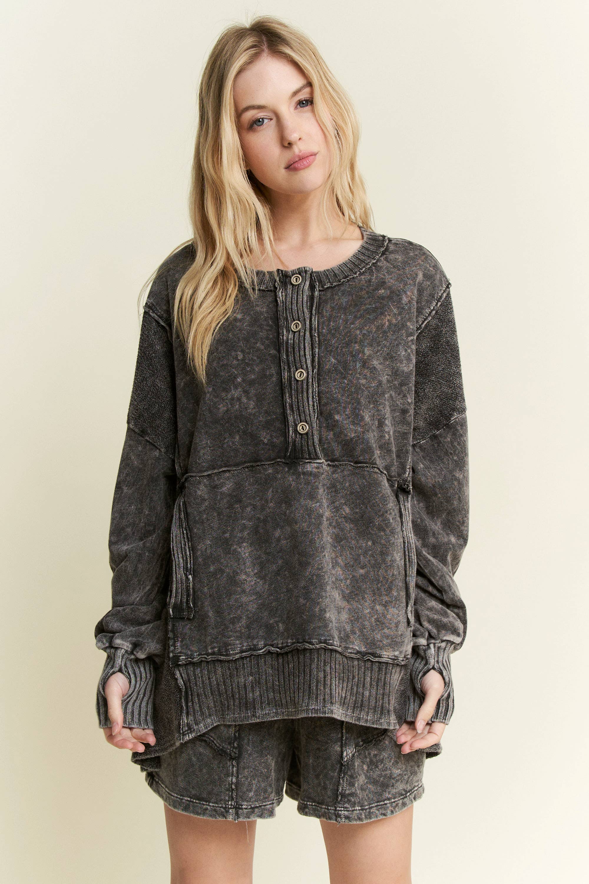 J.Her - Wholesale Sweatshirt - Women's - MineralWash Henley kangaroo pocket sweatshirt HT604210