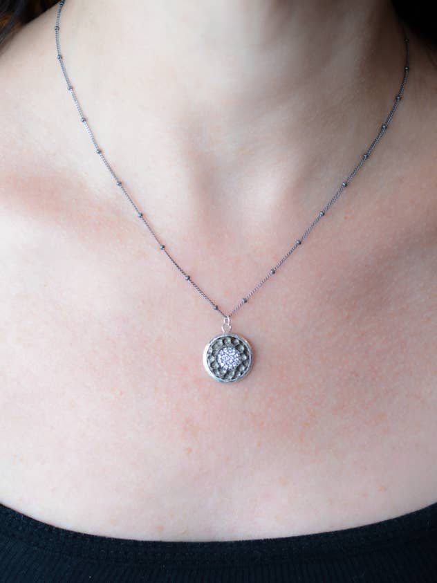 Pave disc vedhæng halskæde for engroshandel hos AJS Design Studio