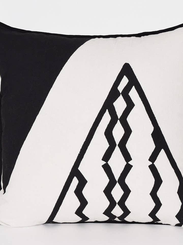 Cojín de Algodón | Triángulos Negros para venta al por mayor de Amisha