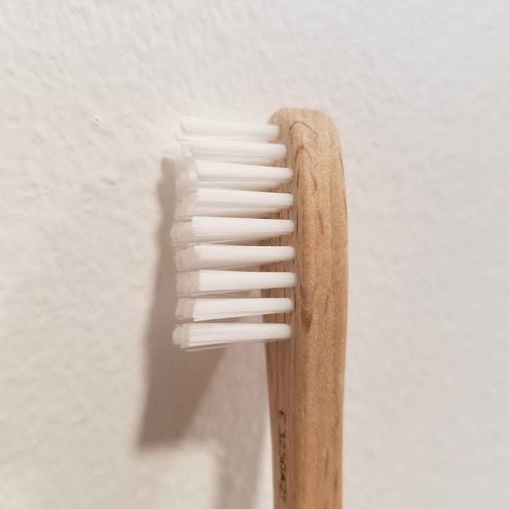 Savonnerie Aubergine - Wholesale Toothbrush - Swiss beech toothbrush with kraft case1