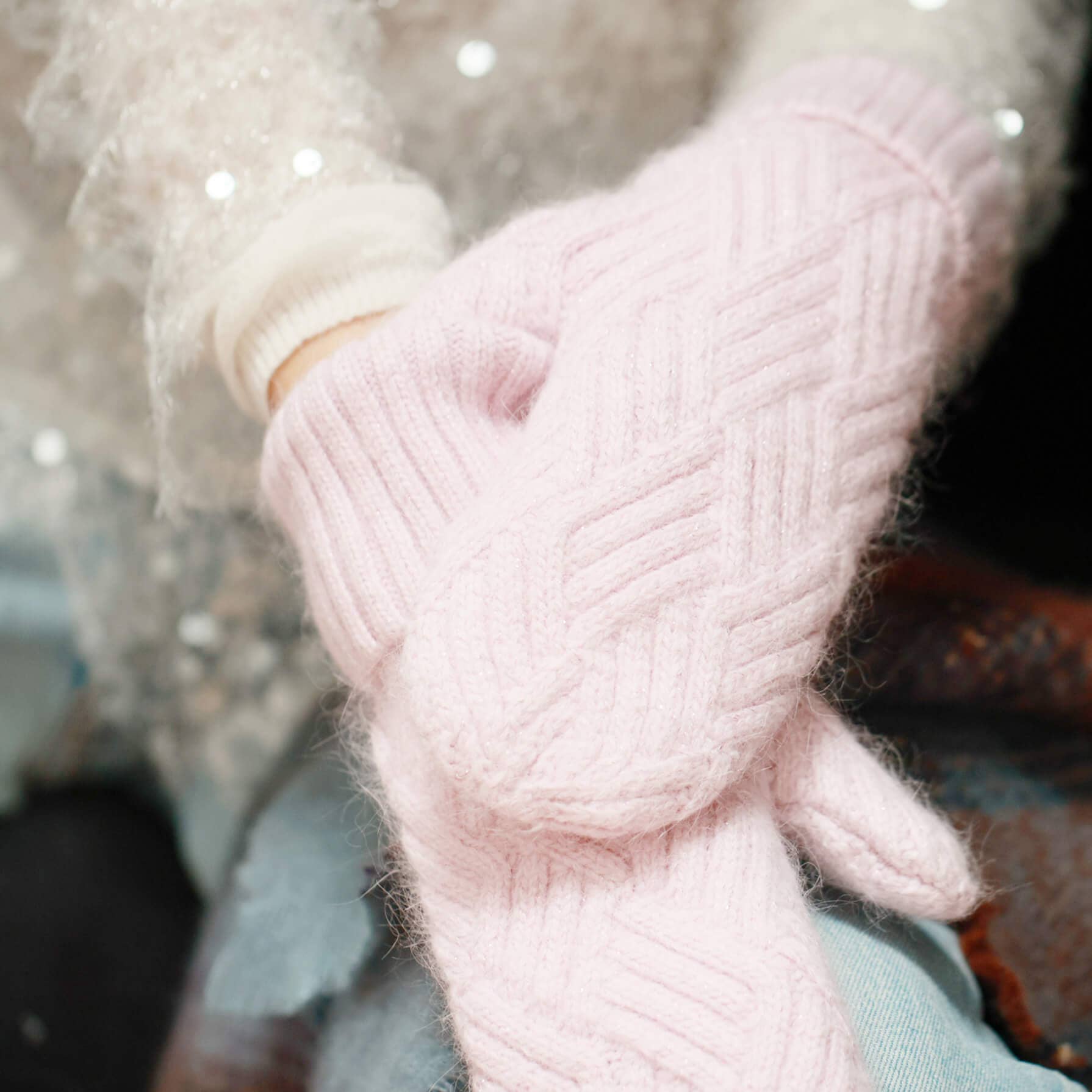 Studio Hop – wholesale Gloves – Women's – Diagonal Chevron Zig Zag Stitch Mittens2