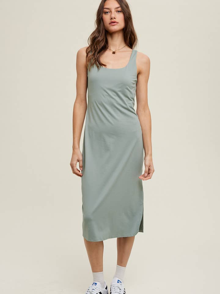 ATLETISK MIDIKLÄNNING MED SIDOSLITS/WL24-8633 för wholesale av Wishlist Apparel