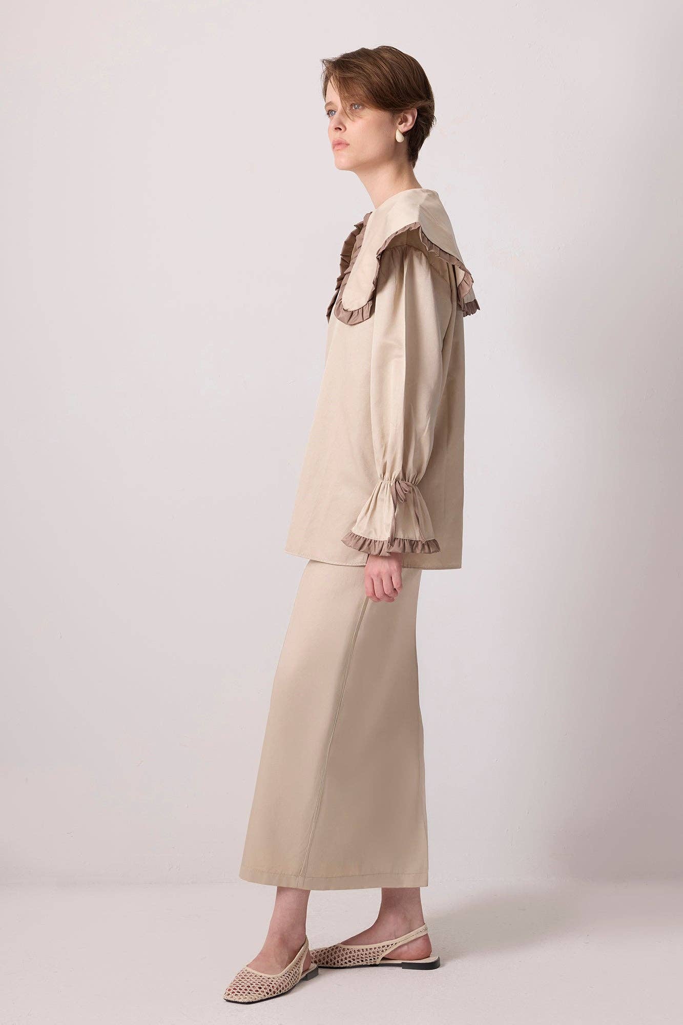 Taş Hemd mit Kontrastkragen und Rüschenbesatz für den Großhandel auf Faire6