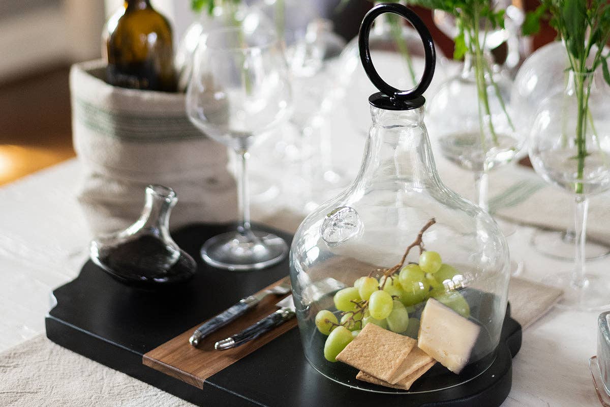 etúHOME – wholesale Decorative tabletop object – Glass Cloche Food Cover, Black Ring Handle, Small5